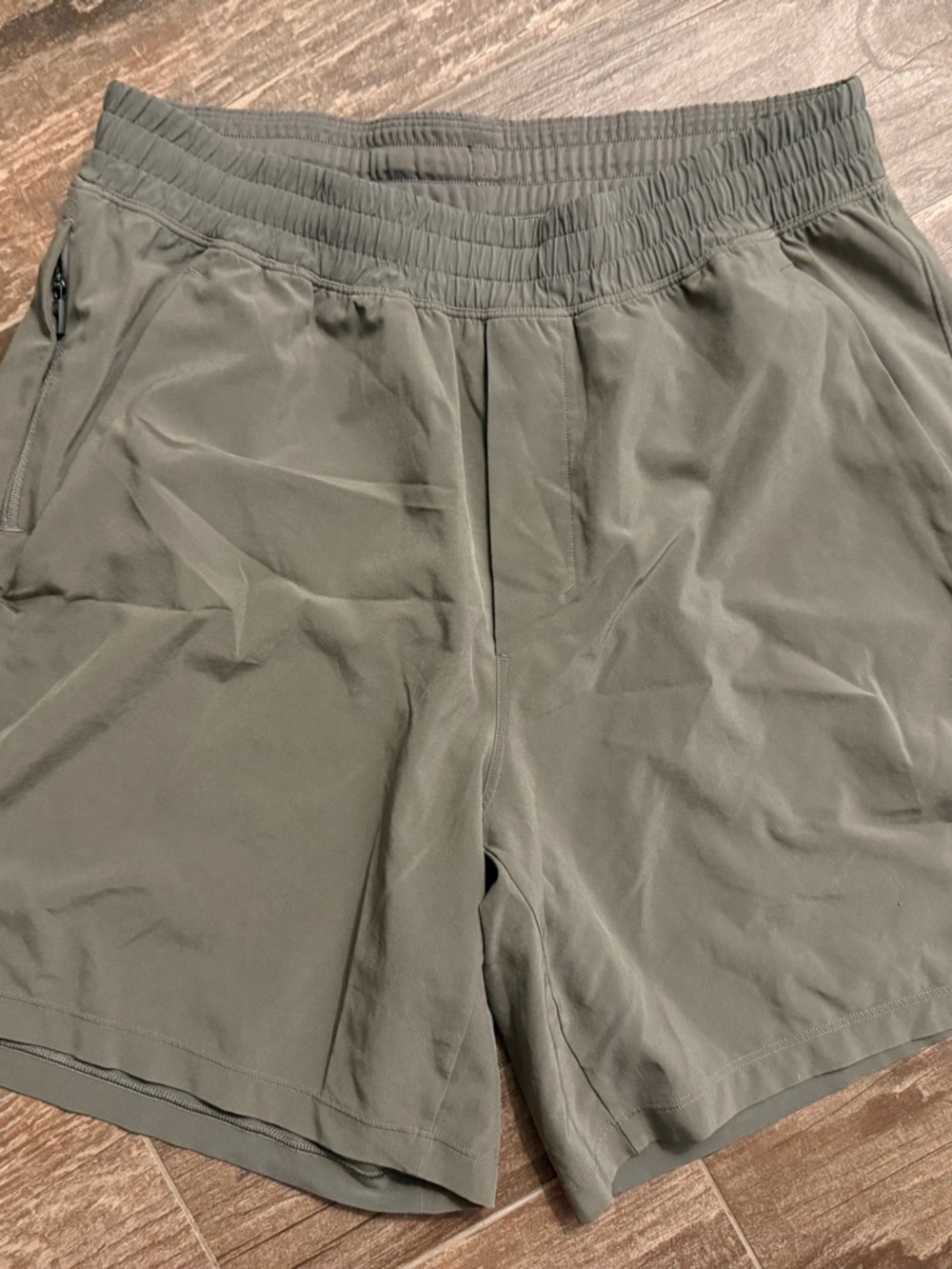 lululemon athletica Men's sage gray pace breaker linerless, 7” medium